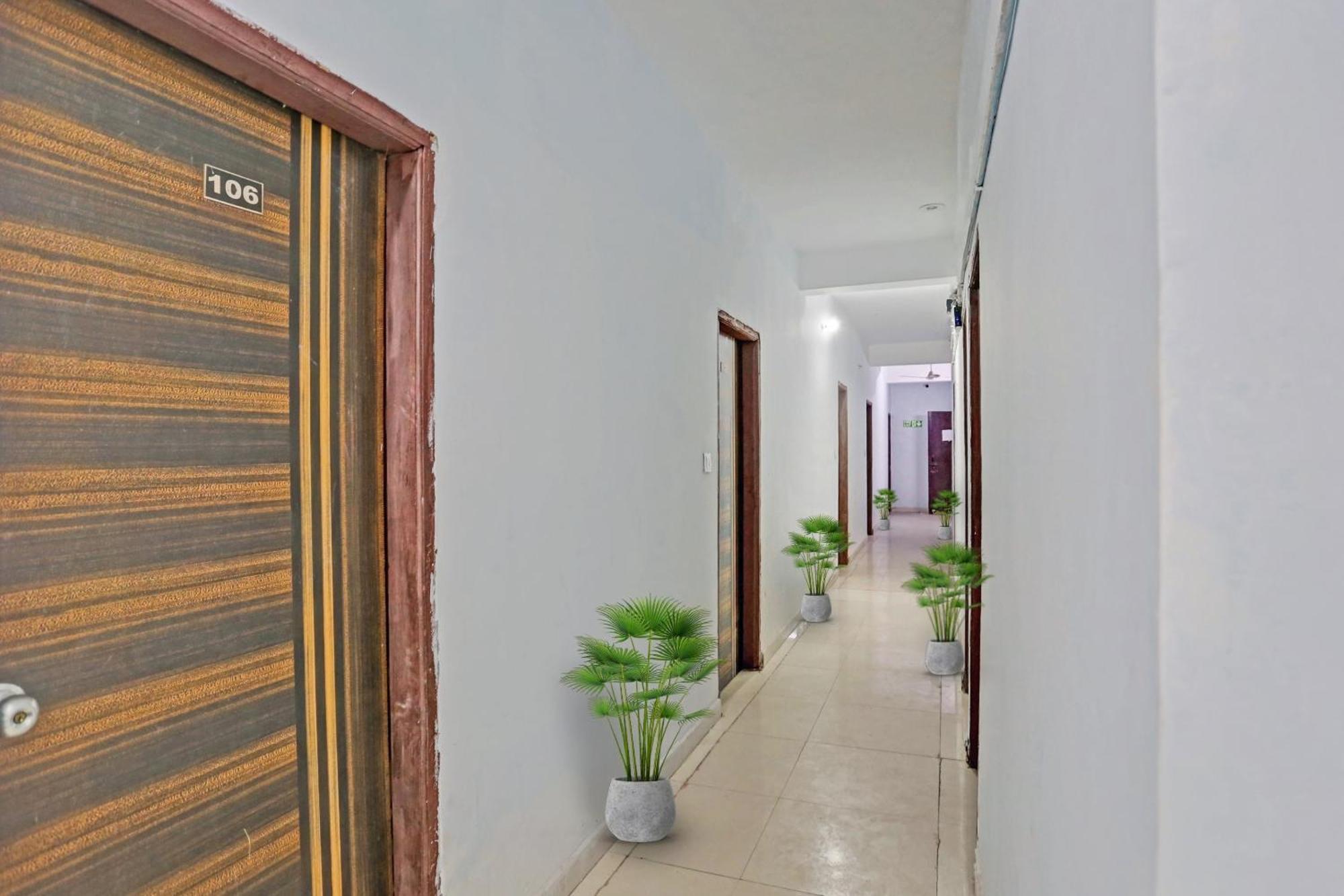 Hotel O Imperial Residency Near Dashrath Puri Metro Station ニューデリー エクステリア 写真