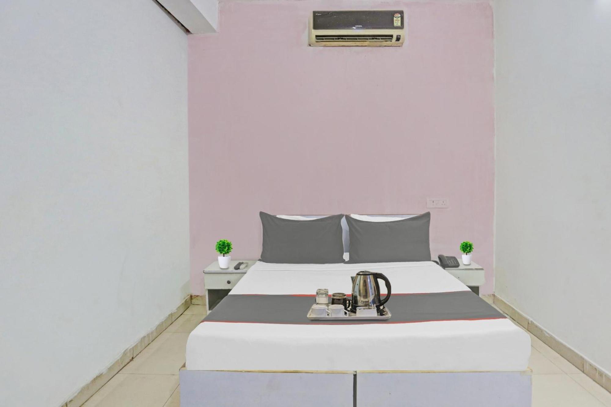 Hotel O Imperial Residency Near Dashrath Puri Metro Station ニューデリー エクステリア 写真