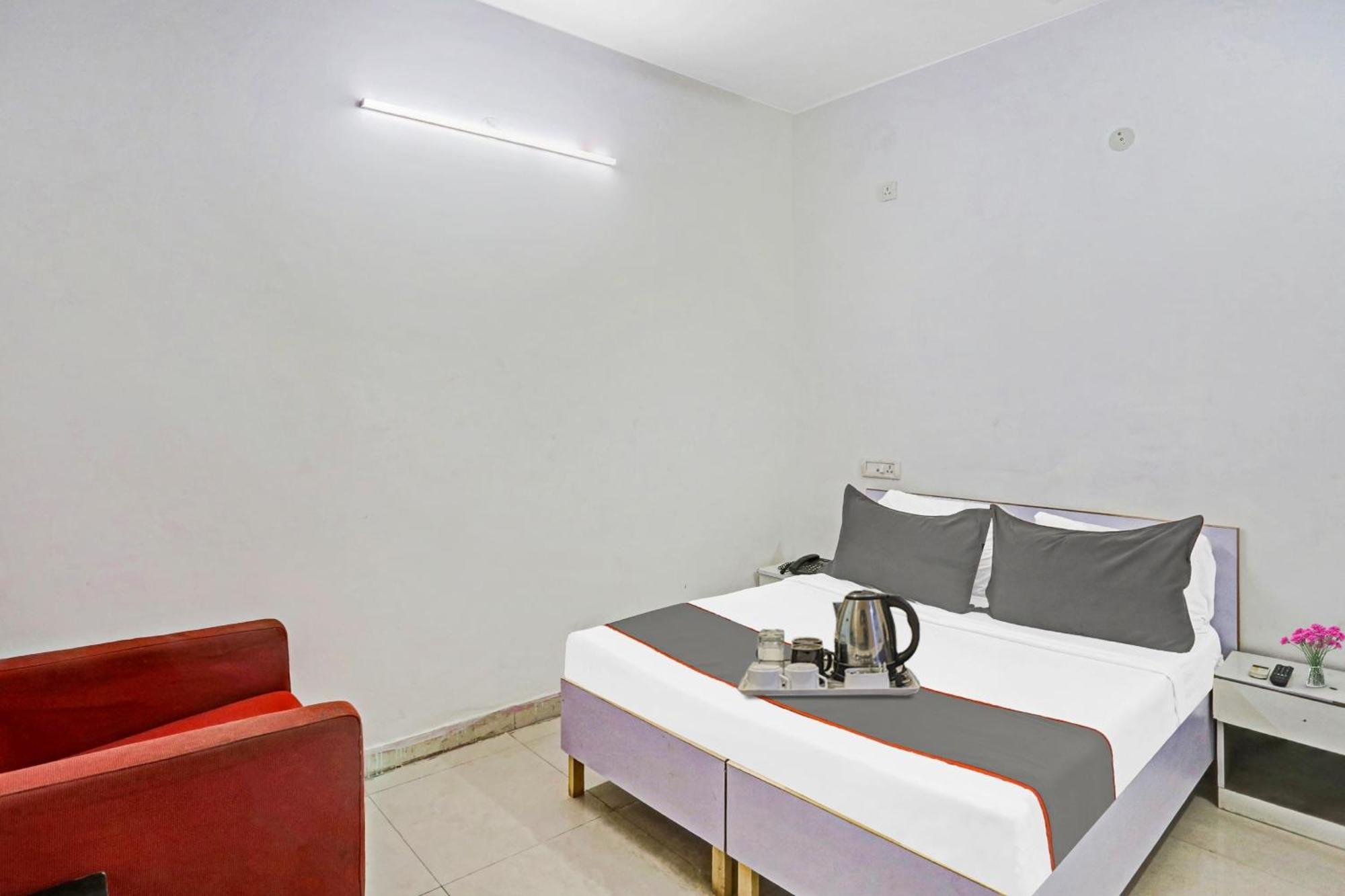 Hotel O Imperial Residency Near Dashrath Puri Metro Station ニューデリー エクステリア 写真